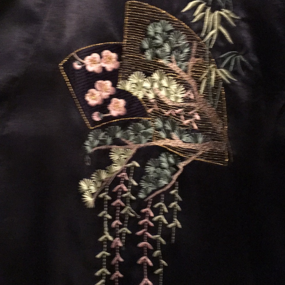 Tangyi Robe - Picture 3 of 4
